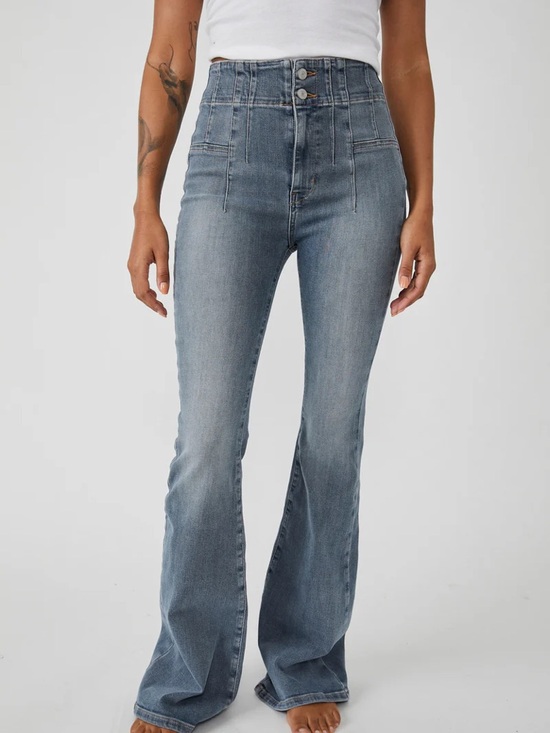 Free People Denim - We The Free High-Waist Washed Blue Flare Jayde flare leg Jeans